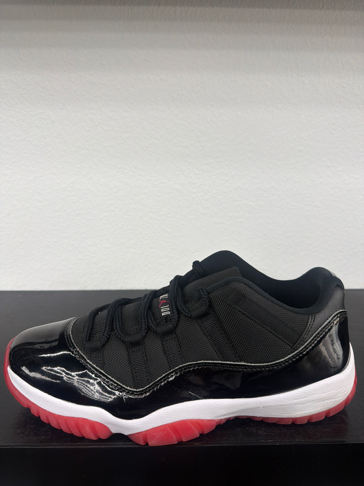 Preowned Jordan 11 Low Bred