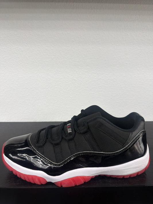 Preowned Jordan 11 Low Bred