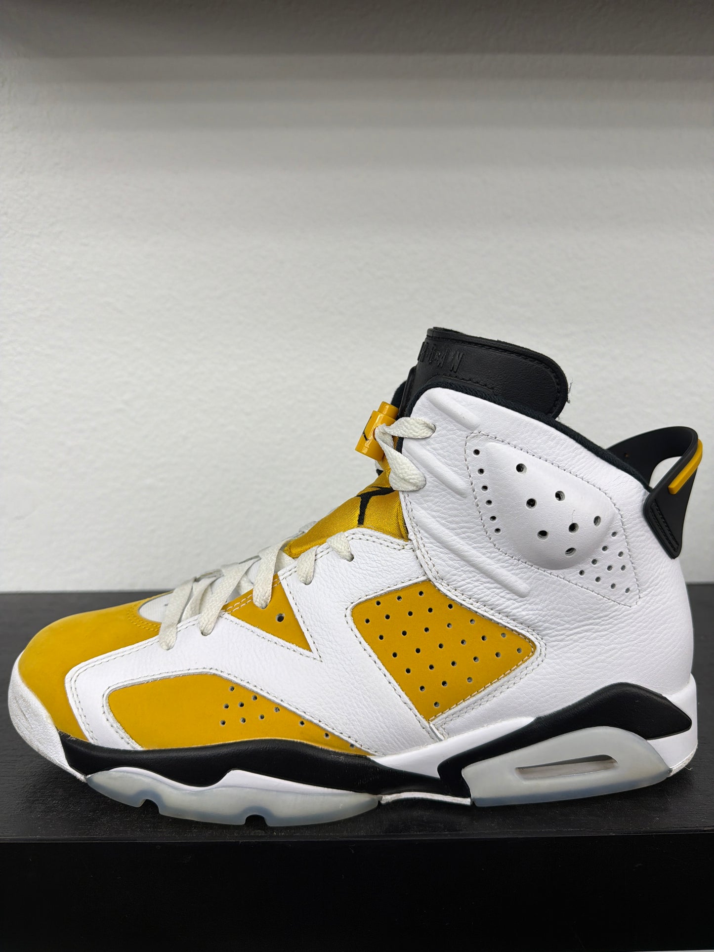 Preowned Jordan 6 Retro Yellow Ochre