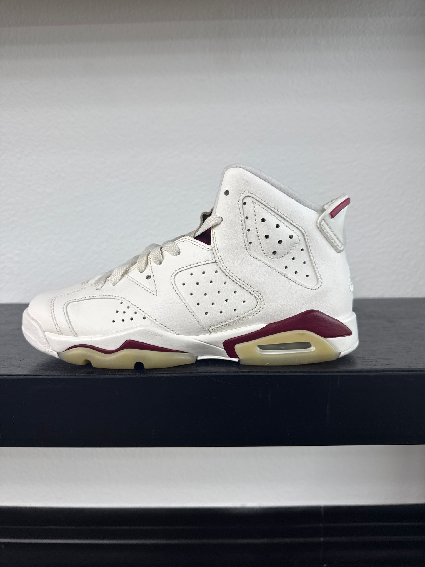 Preowned Jordan 6 Maroon