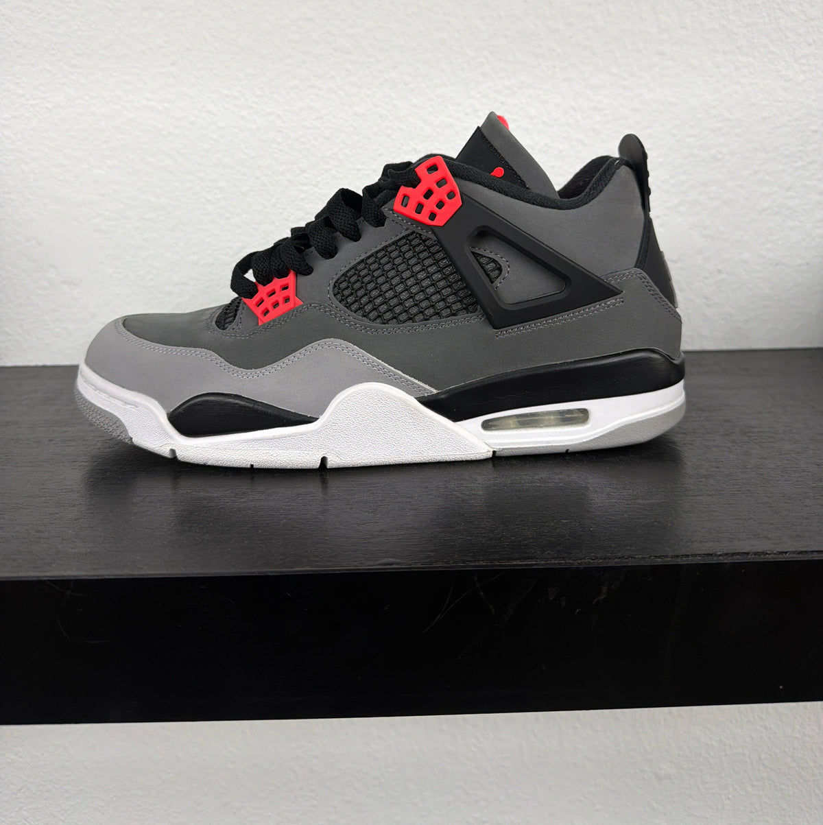 Preowned Jordan 4 Retro Infrared