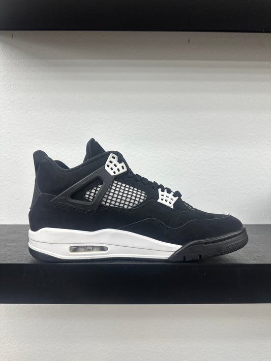 Preowned Jordan 4 White Thunder