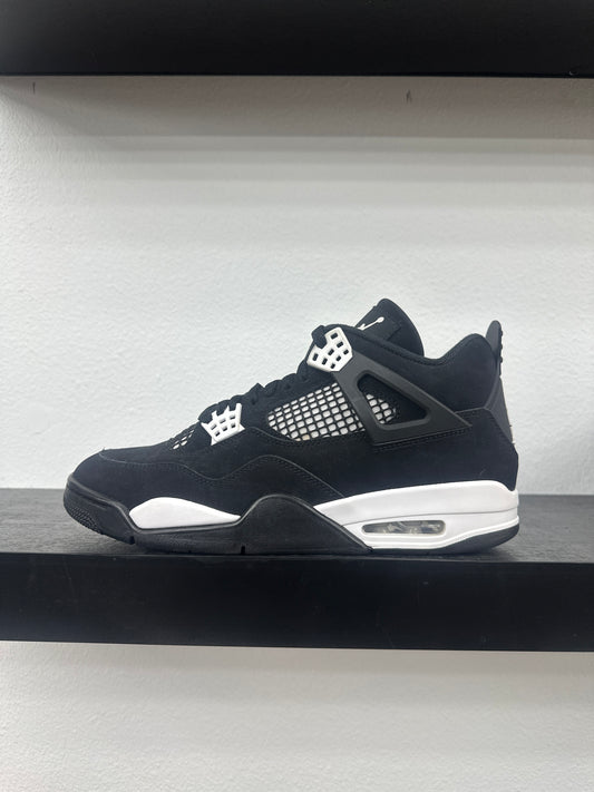 Preowned Jordan 4 White Thunder