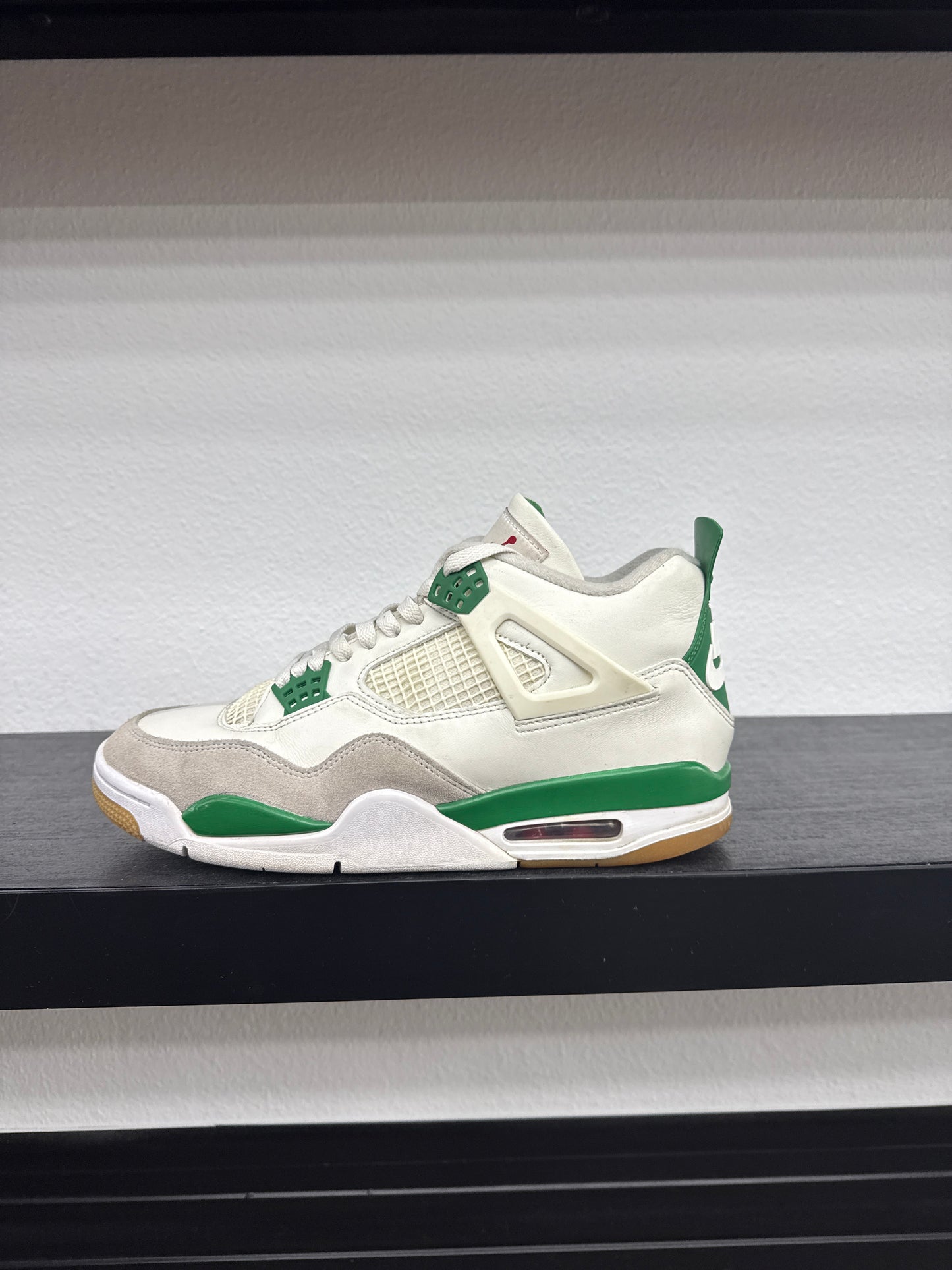 Preowned Jordan 4 Pine Green