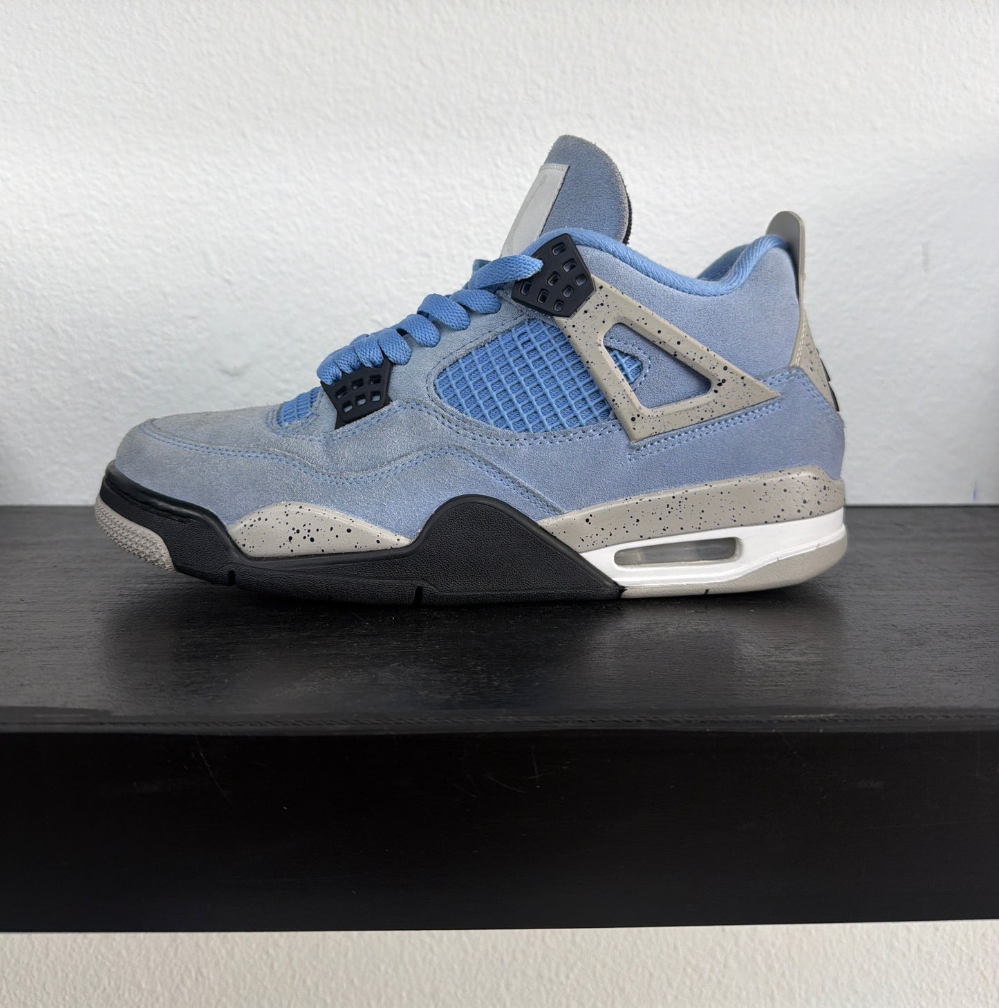 Preowned Jordan 4 Retro University Blue