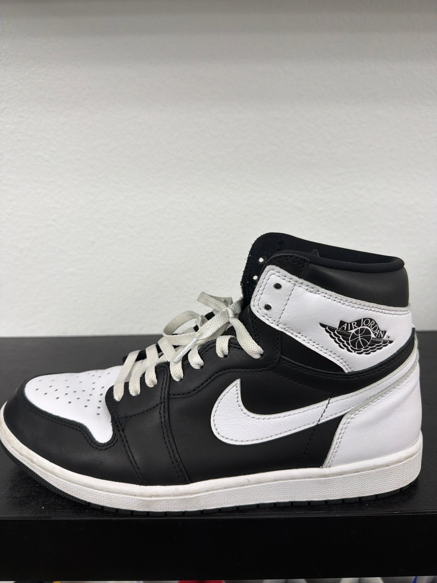 Preowned Jordan 1 Retro High OG Black White