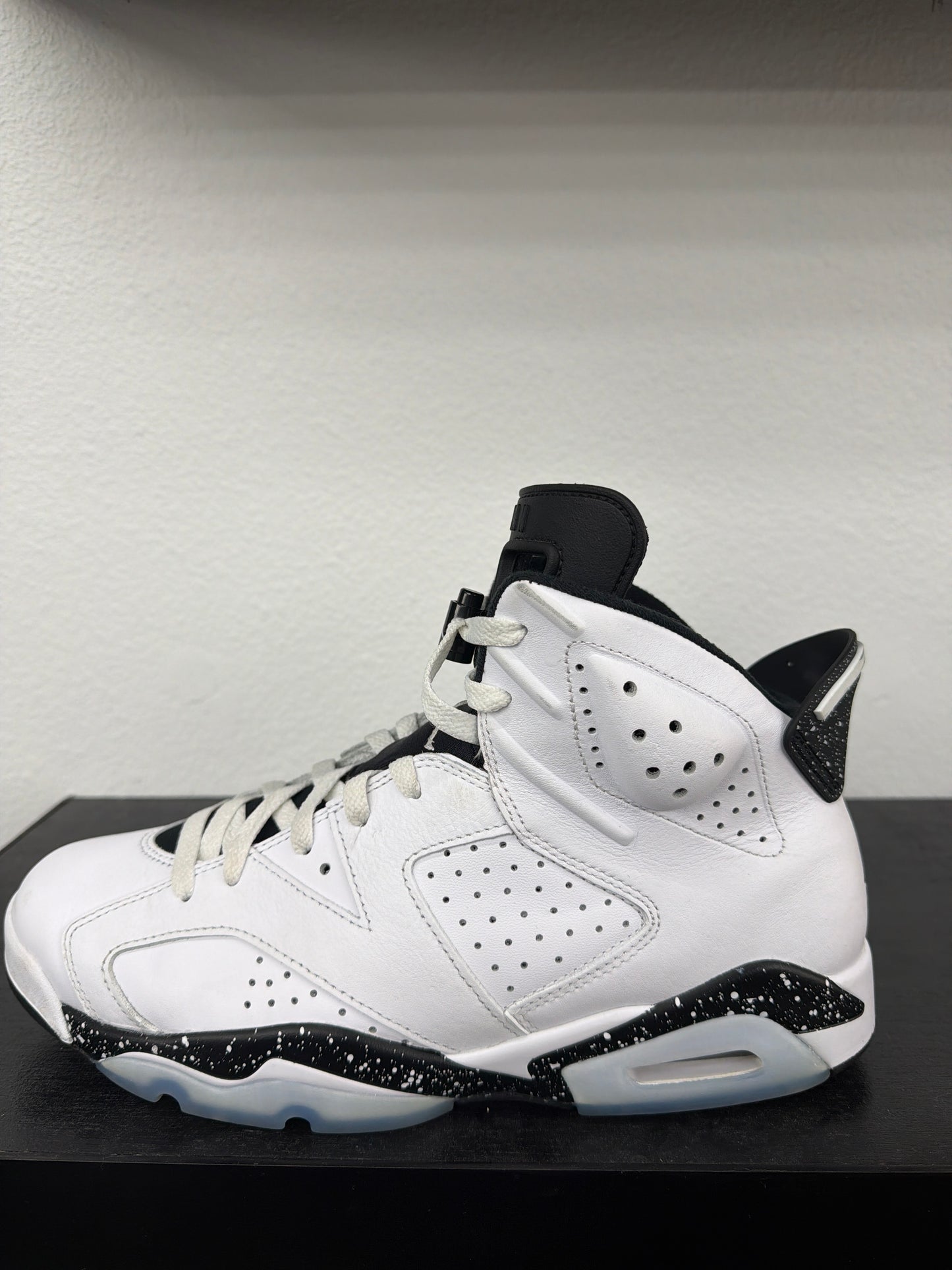 Preowned Jordan 6 Retro Reverse Oreo