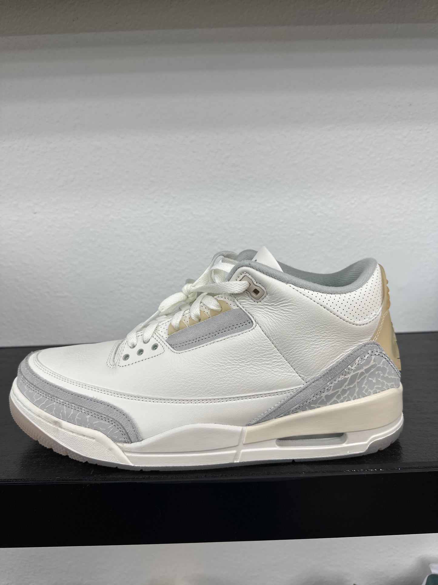 Peowned Jordan 3 Retro Craft Ivory