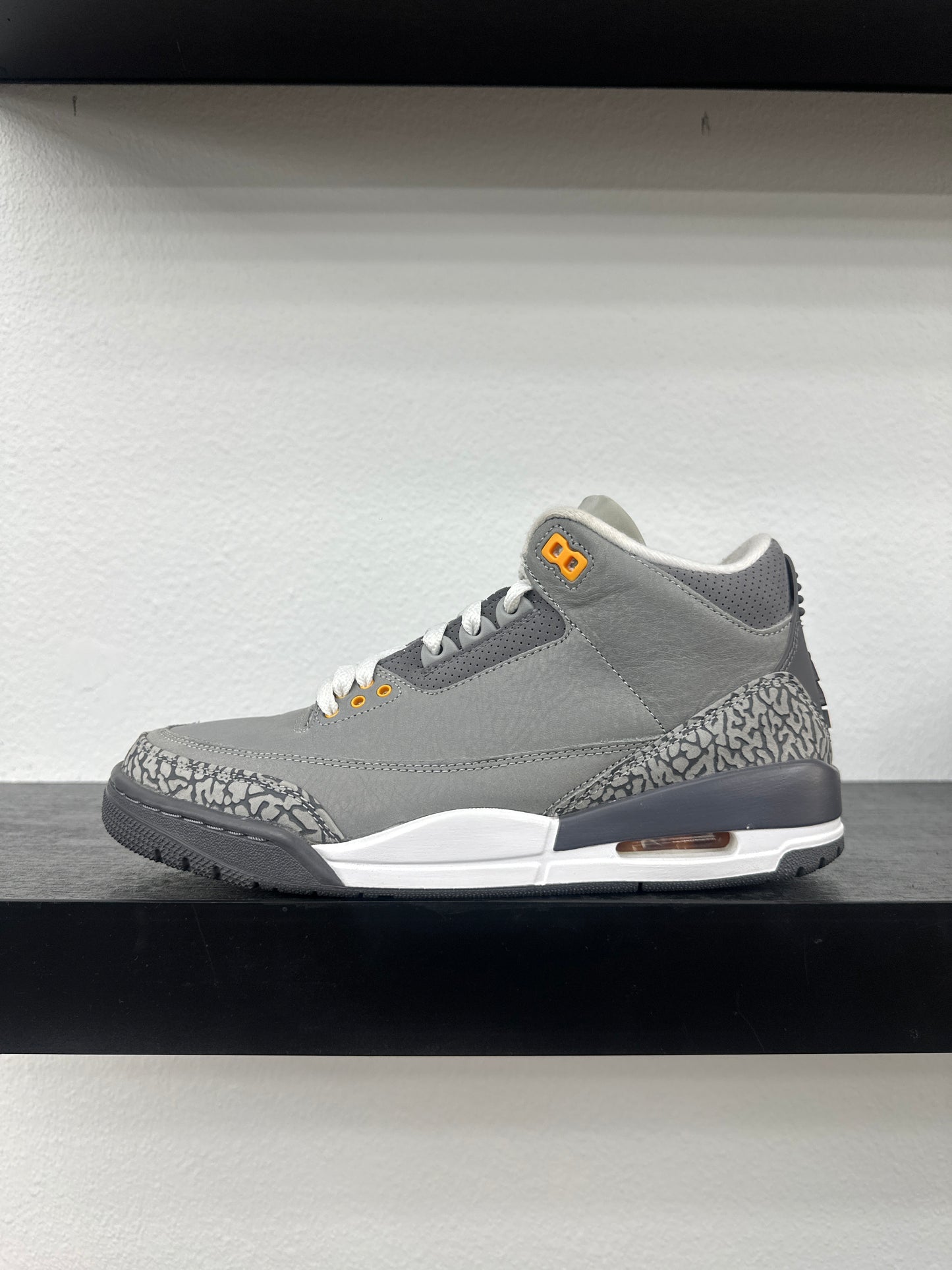Preowned Jordan 3 Retro Cool Grey (2021)
