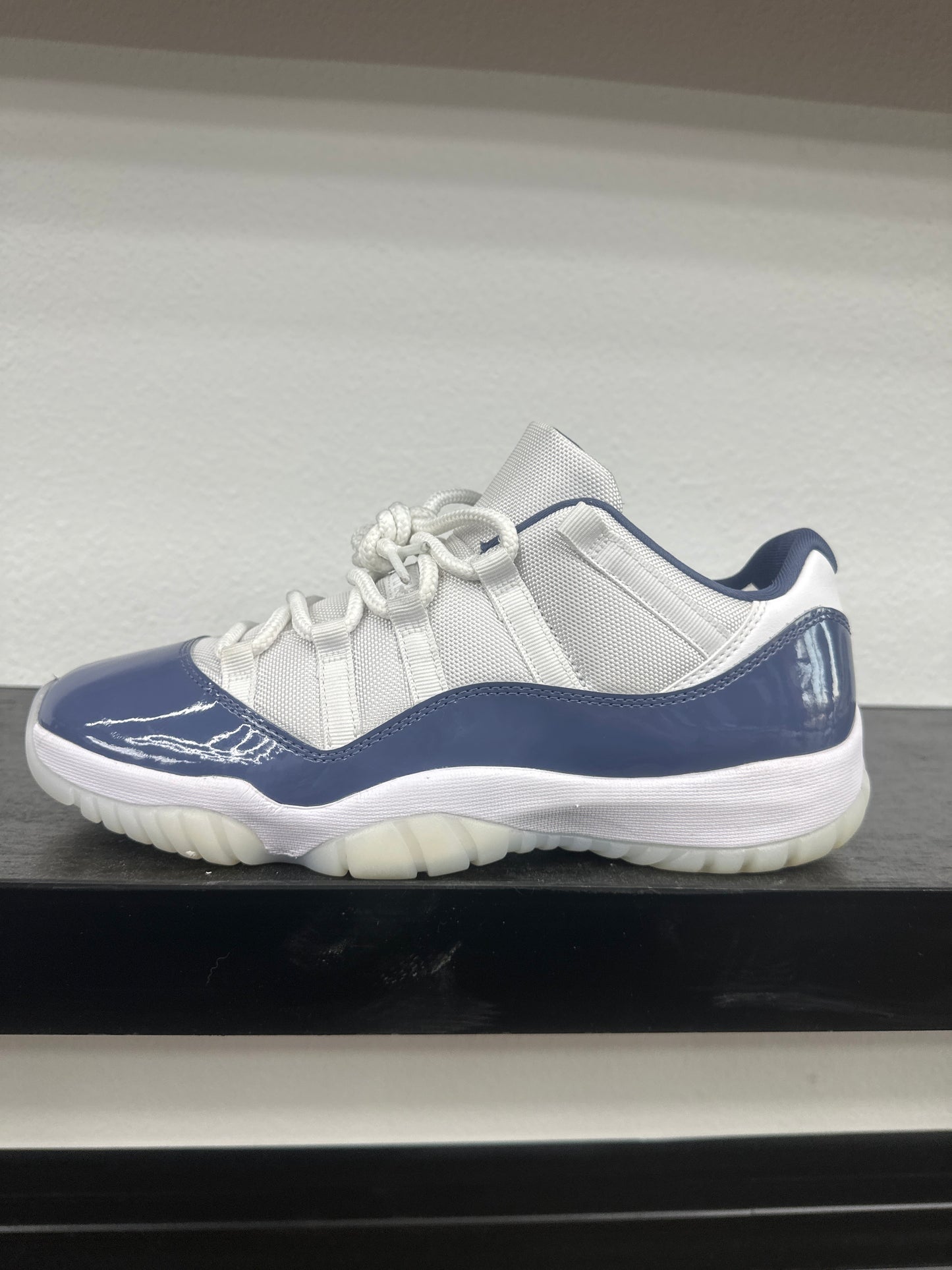 Preowned Jordan 11 Retro Low Diffused Blue