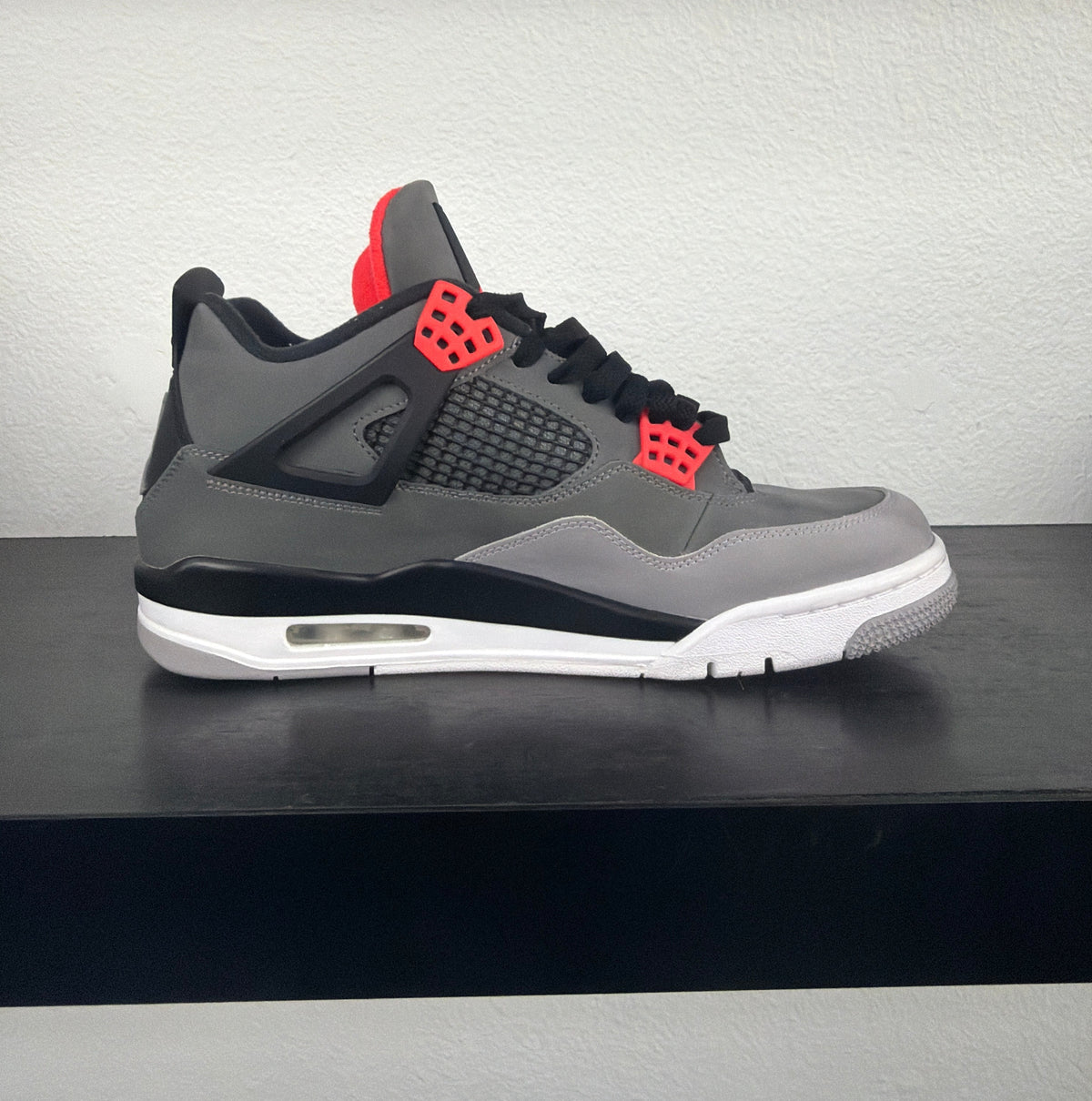 Preowned Jordan 4 Retro Infrared