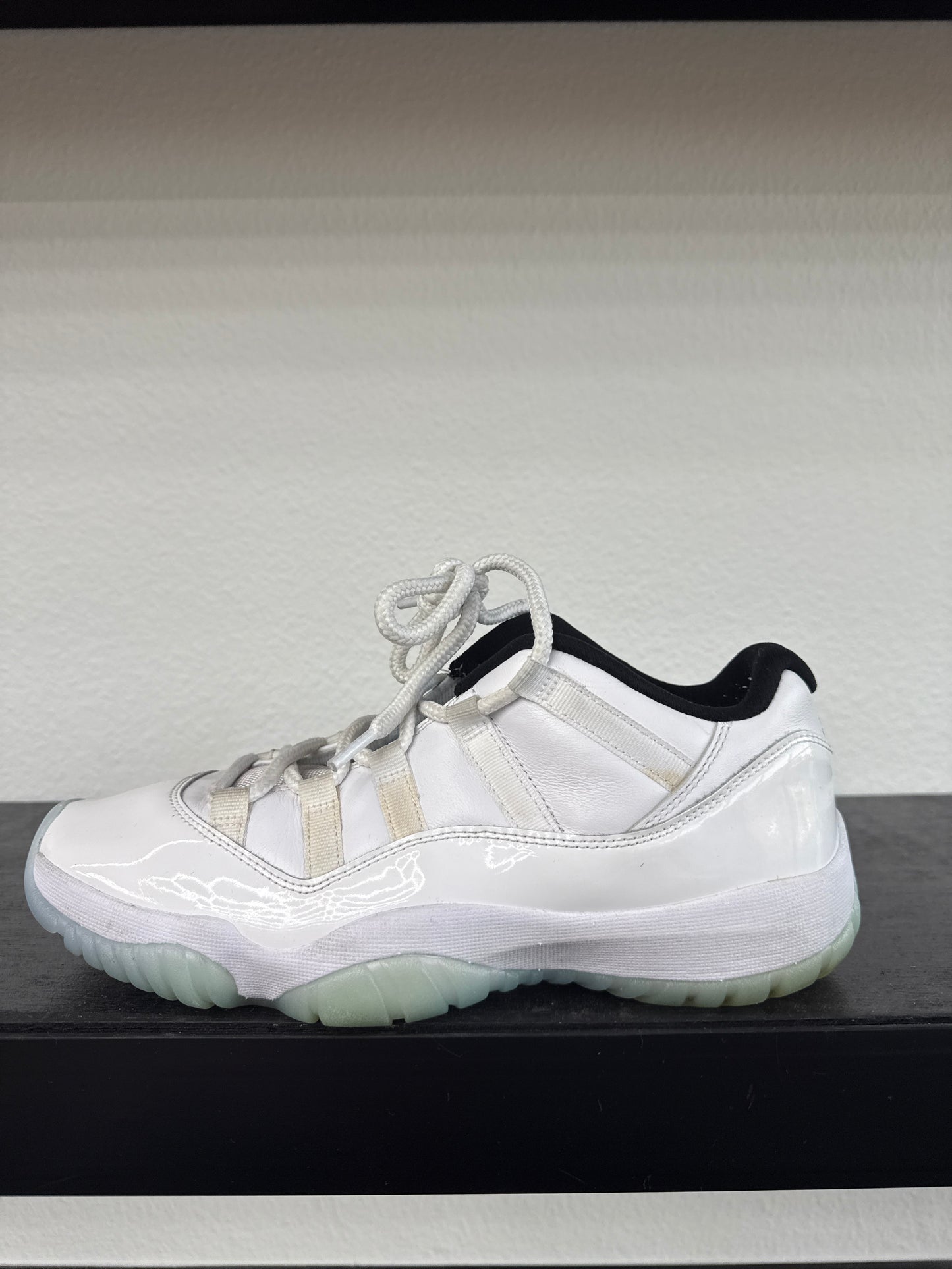Preowned Jordan 11 Retro Low Legend Blue